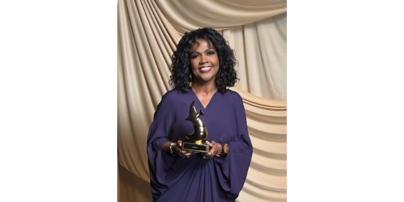 CeCe Winans Sines Bright at GMA Dove Awards